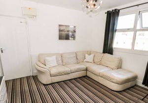 MOWBRAY 9, pet friendly, country holiday cottage in Bridlington