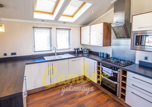 MP768 - Camber Sands Holiday Park - Huge Lodge - Small dog friendly - sleeps 8