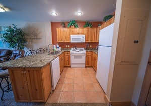 Mtn Views, Walk to Slopes, Cozy Fireplace