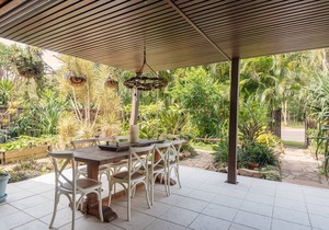 Mudjimba Oceanside Beach Retreat- 40 seconds from the water!