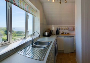 Mullion Coastpath, sea views, access to pool subject to availability
