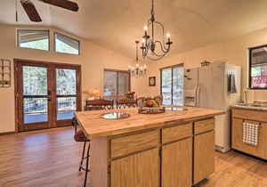 Munds Park Mountain Getaway: Hike, Golf & Unwind!