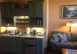 Munger Lofts Boutique 2nd Floor w/Half Kitchen