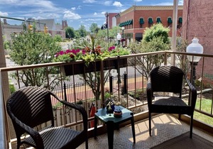 Munger Lofts Boutique 2nd Floor w/Half Kitchen