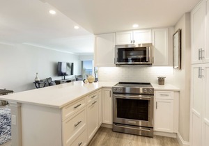 Naples Continental Club Beachfront condo!