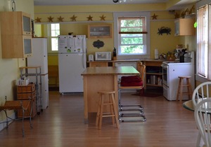 Narragansett Beach & Seawall Across The Street! Beach Passes Included