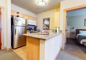 Natural Light & Updated. Quiet Area, Pool & Hot Tub On-site. Near Bike Trails