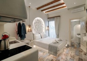 Naxos Petite Studios