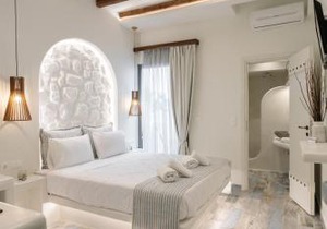 Naxos Petite Studios