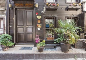 Naz Wooden House Inn