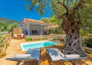 Neptune: Private Pool, Walk to Beach, A/C, WiFi