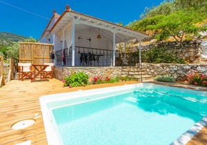 Neptune: Private Pool, Walk to Beach, A/C, WiFi
