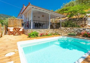 Neptune: Private Pool, Walk to Beach, A/C, WiFi