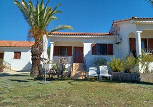 Nerissa bungalow 2, two bedroom house with sea view