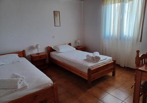 Nerissa bungalow 2, two bedroom house with sea view
