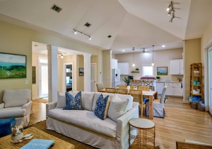 NEW - 1 mile to Seaside, steps to the beach - 3/2 home w/pool on quiet street