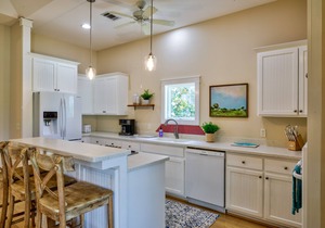 NEW - 1 mile to Seaside, steps to the beach - 3/2 home w/pool on quiet street