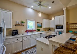 NEW - 1 mile to Seaside, steps to the beach - 3/2 home w/pool on quiet street