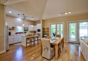 NEW - 1 mile to Seaside, steps to the beach - 3/2 home w/pool on quiet street