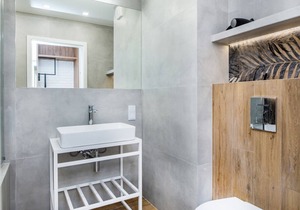 New 2 bedroom Apt with balcony, aircon, near Old Town