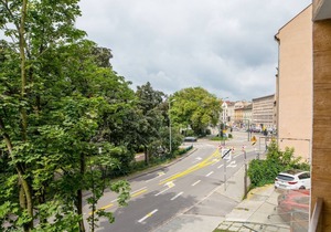 New 2 bedroom Apt with balcony, aircon, near Old Town