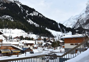 New 3-Bedroom Apartment in Central Location with Terrace, Close to Shops and Ski Lifts