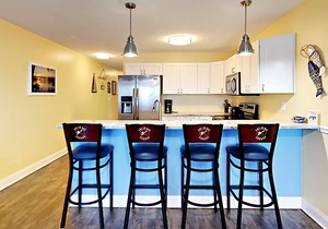 New - 4 BR Put-in-bay Waterfront Condo-All the Comforts of Home- 10 ppl -C211