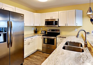 New - 4 BR Put-in-bay Waterfront Condo-All the Comforts of Home- 10 ppl -C211
