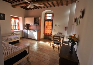 (NEW) Apartment (A) with swimming pool, jacuzzi and tennis court in Tuscany.