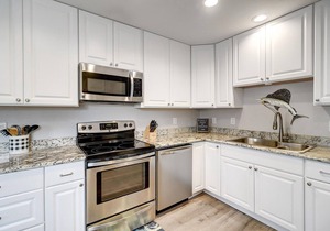 New! Charming and eclectic 2 bedroom, 1 bath, 5 minutes to Rockport Beach!