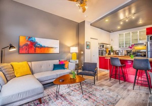New Contemporary, Historical Unit from 5 Star Host