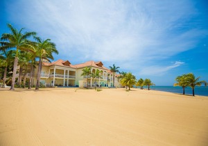 NEW Discounted rates through March-Private Rooftop Pool in beachfront community