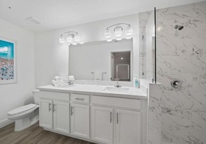New! Few Minutes To Downtown, 10 To The Beach!