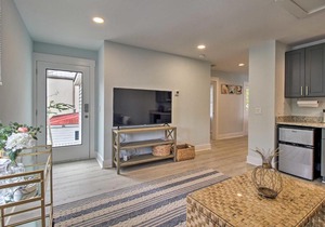 NEW! Fully Renovated 2 Bed 2 Bath Apartment in Downtown Beaufort