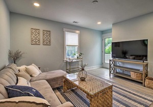 NEW! Fully Renovated 2 Bed 2 Bath Apartment in Downtown Beaufort