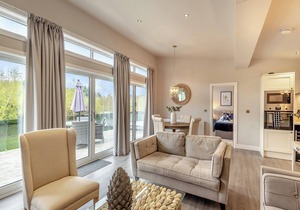 New in 2021 Modern and luxurious lodge with lakeside view.