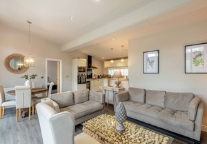 New in 2021 Modern and luxurious lodge with lakeside view.