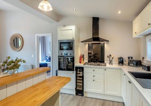 New in 2021 Modern and luxurious lodge with lakeside view.