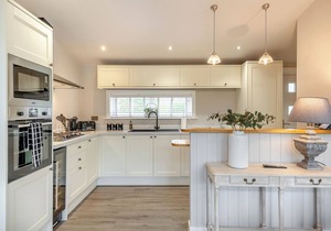 New in 2021 Modern and luxurious lodge with lakeside view.