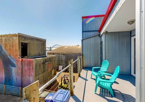 New listing! Bayfront Lodge Studio with a Fireplace & Balcony - Near the Beach!