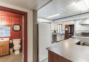 NEW LISTING! Large Lodge at Rainier Lodge (0.4 m from entrance) by RedAwning