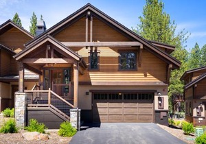 New Listing! Luxury 3BD Residence on Gray's Crossing Golf Course