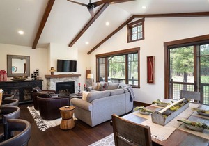 New Listing! Luxury 3bd Residence On Gray's Crossing Golf Course