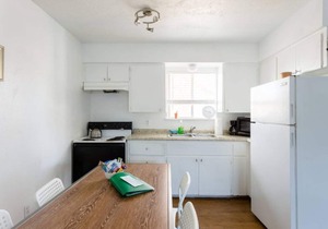 New Listing! Simple and comfortable 2 bdrm near downtown/AUS