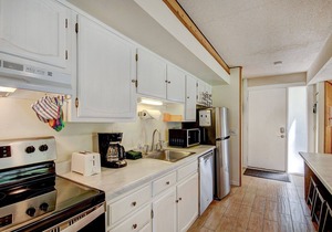 New Listing! Strike Gold at this Prime Location - Bus Route-Fast WiFi