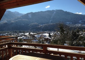 NEW LISTING - Stylish chalet-style apartment with stunning views in Samoens