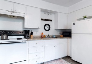 New Listing! Thrifty and functional 2-bd near AUS and downtown