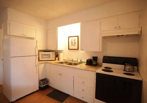 New Listing! Thrifty & functional 1BD Apt near AUS and downtown