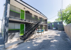 New Listing! Thrifty & functional 1BD Apt near AUS and downtown