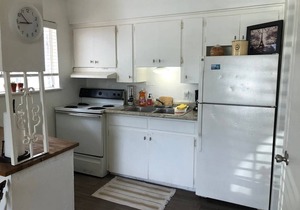 New Listing! Thrifty / functional studio near AUS / downtown